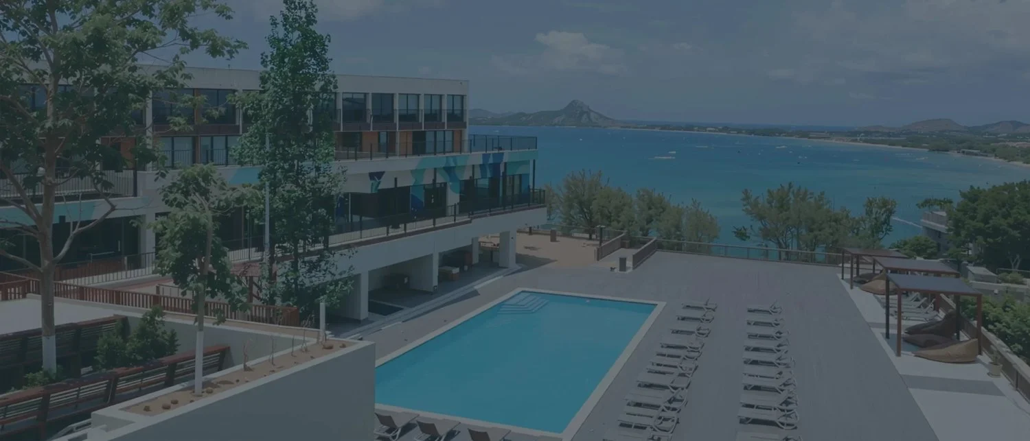 TheLifeCo Sainte-Lucie et sa piscine, au-dessus de Rodney Bay
