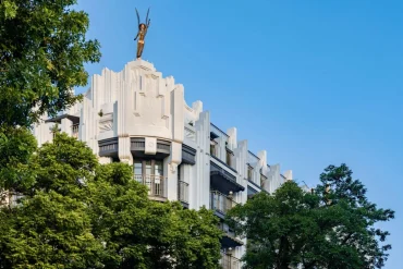 La façade Art déco du Capella Hanoi, hôtel trois Clefs Michelin 2026