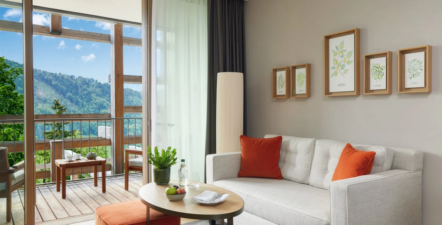 Une chambre du Waldhotel Bürgenstock et son balcon sur le lac