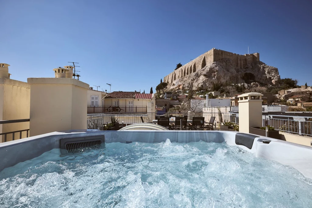 Jacuzzi face au Parthénon : 8 Airbnb de luxe à Athènes avec vue sur l&rsquo;Acropole, de 389 à 1 173 € la nuit