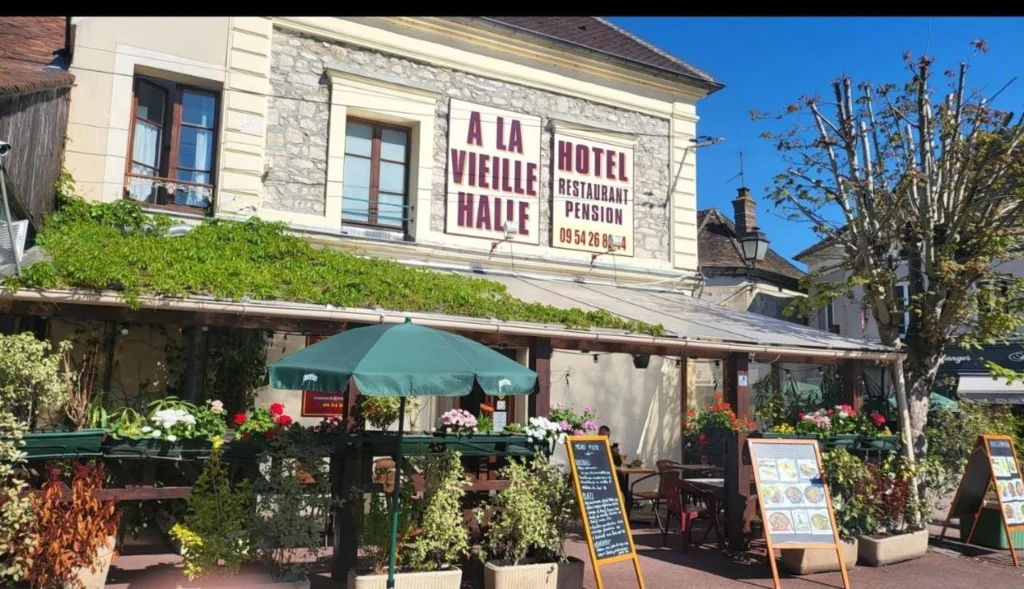 Alerte à l’hôtel auf M6: Ist das Hotel À la Vieille Halle in Souppes-sur-Loing noch geöffnet?