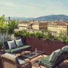Terrasse sur les toits de La Réserve Firenze avec vue sur Florence et les collines toscanes