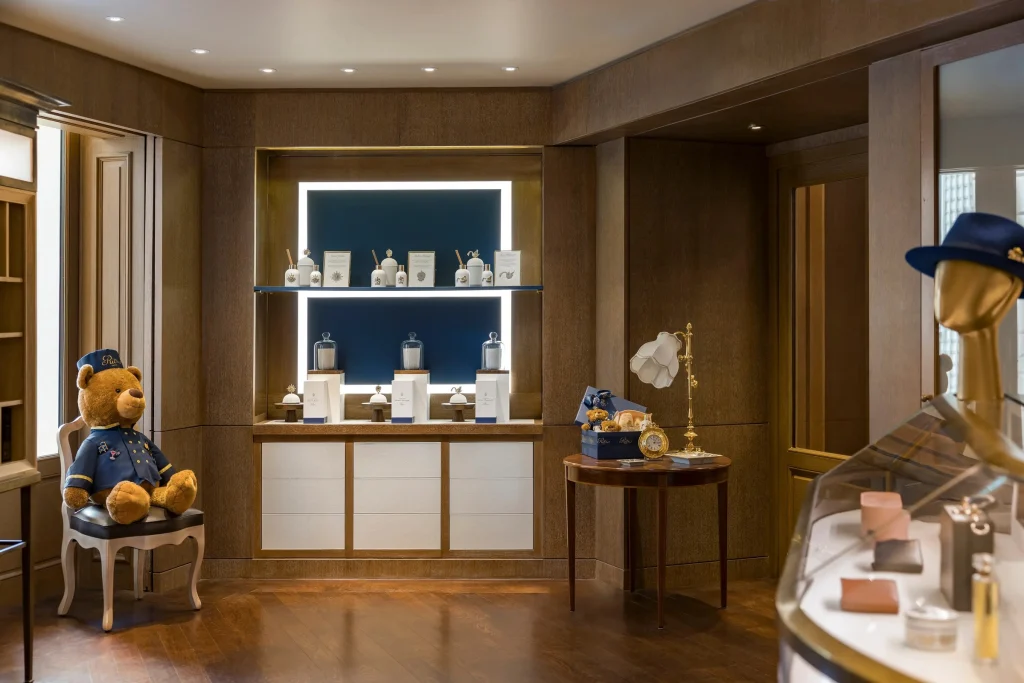 Die Boutiquen der Palasthotels: von der Ritz-Madeleine für 7 € bis zur Frame-Jacke für 1.995 €