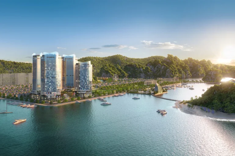 Les tours du Centara Hotel & Residences Van Don au bord de la baie de Bai Tu Long, au Vietnam, vue d'ensemble