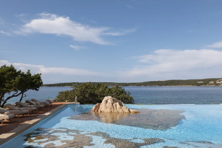Premier Cheval Blanc d’Italie : l’hôtel Pitrizza, sur la Costa Smeralda en Sardaigne, attendu en mai 2027