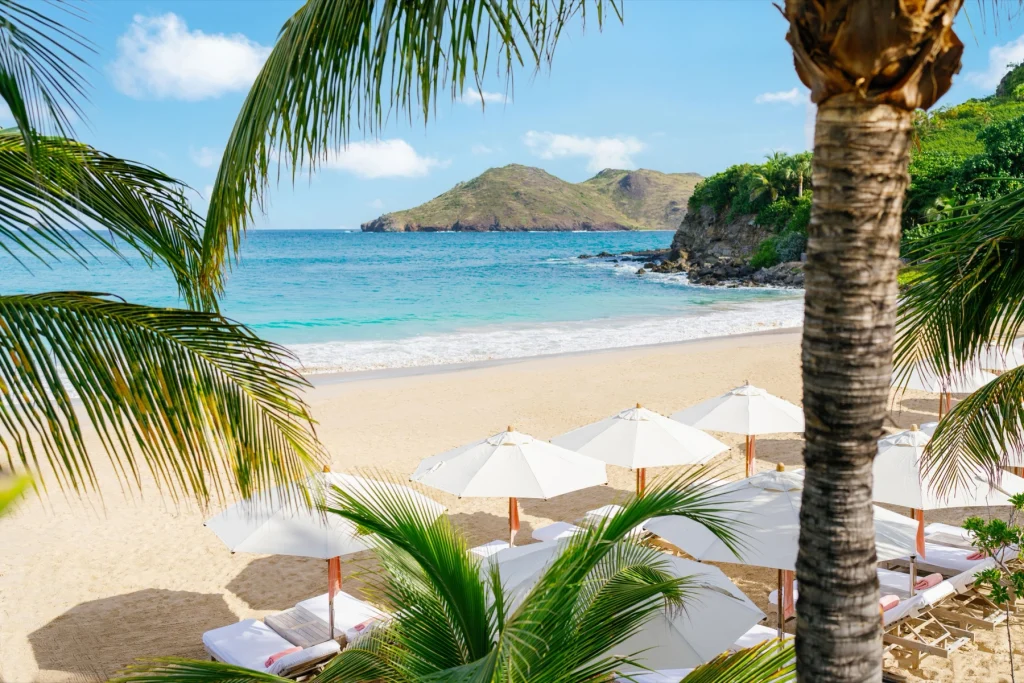L&rsquo;hôtel Cheval Blanc St-Barth, seul palace des Caraïbes, accueille Langosteria face à la baie des Flamands
