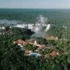 Vue aérienne de l'Hotel das Cataratas et des chutes d'Iguaçu au Brésil, Trois Clefs MICHELIN 2026