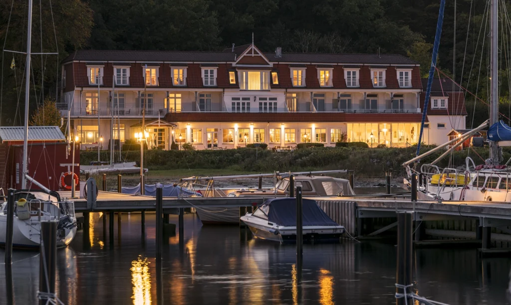 Onde Dr. Nice é filmada? O Boutique Hotel Wassersleben, o verdadeiro Ostseeschlösschen da série, no fiorde de Flensburg