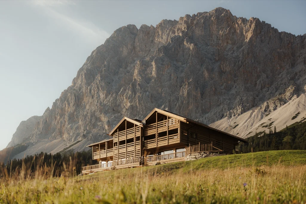 L&rsquo;hôtel eriro, 9 suites au pied de la Zugspitze, élu Hôtel de l&rsquo;année 2027 par le Gault&Millau autrichien