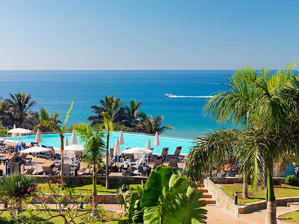 L&rsquo;hôtel H10 Playa Meloneras, à Gran Canaria, achève trois ans de rénovation : 373 chambres et deux nouvelles tables