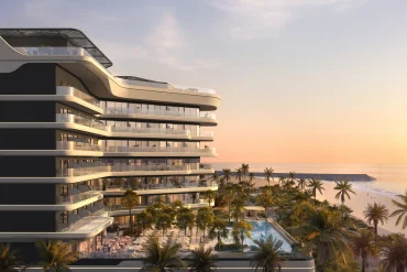 Rendu de l'Ampersand Beach House, Colbert Collection, sur Dubai Islands : façade en terrasses, piscine et plage au coucher du soleil