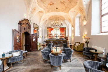 Le Refectory Bar de l'Augustine Hotel à Prague, installé dans l'ancien réfectoire des moines