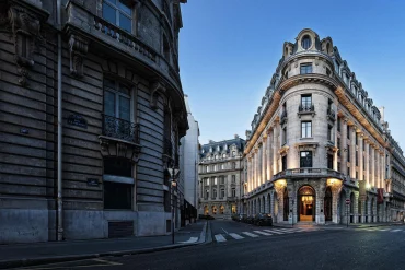 La façade de l'hôtel Banke Opéra, rue La Fayette à Paris, racheté par Pontegadea, la société d'Amancio Ortega