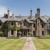 Façade victorienne de l'hôtel Cromlix et sa pelouse, près de Dunblane en Écosse