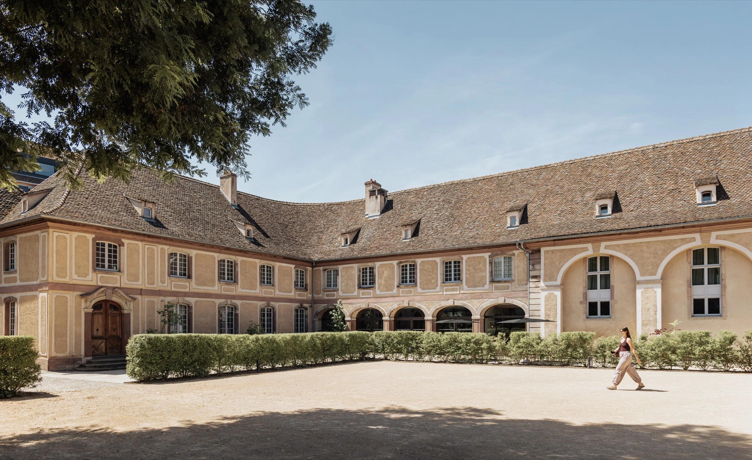 La cour d'honneur et les écuries du XVIIIe siècle de l'hôtel Les Haras à Strasbourg