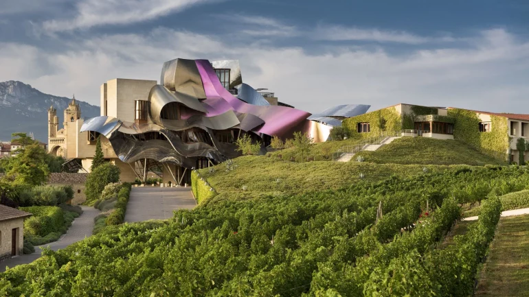 L’hôtel Marqués de Riscal a 20 ans : une bouteille de 1929 pour séduire Frank Gehry, au cœur de la Rioja