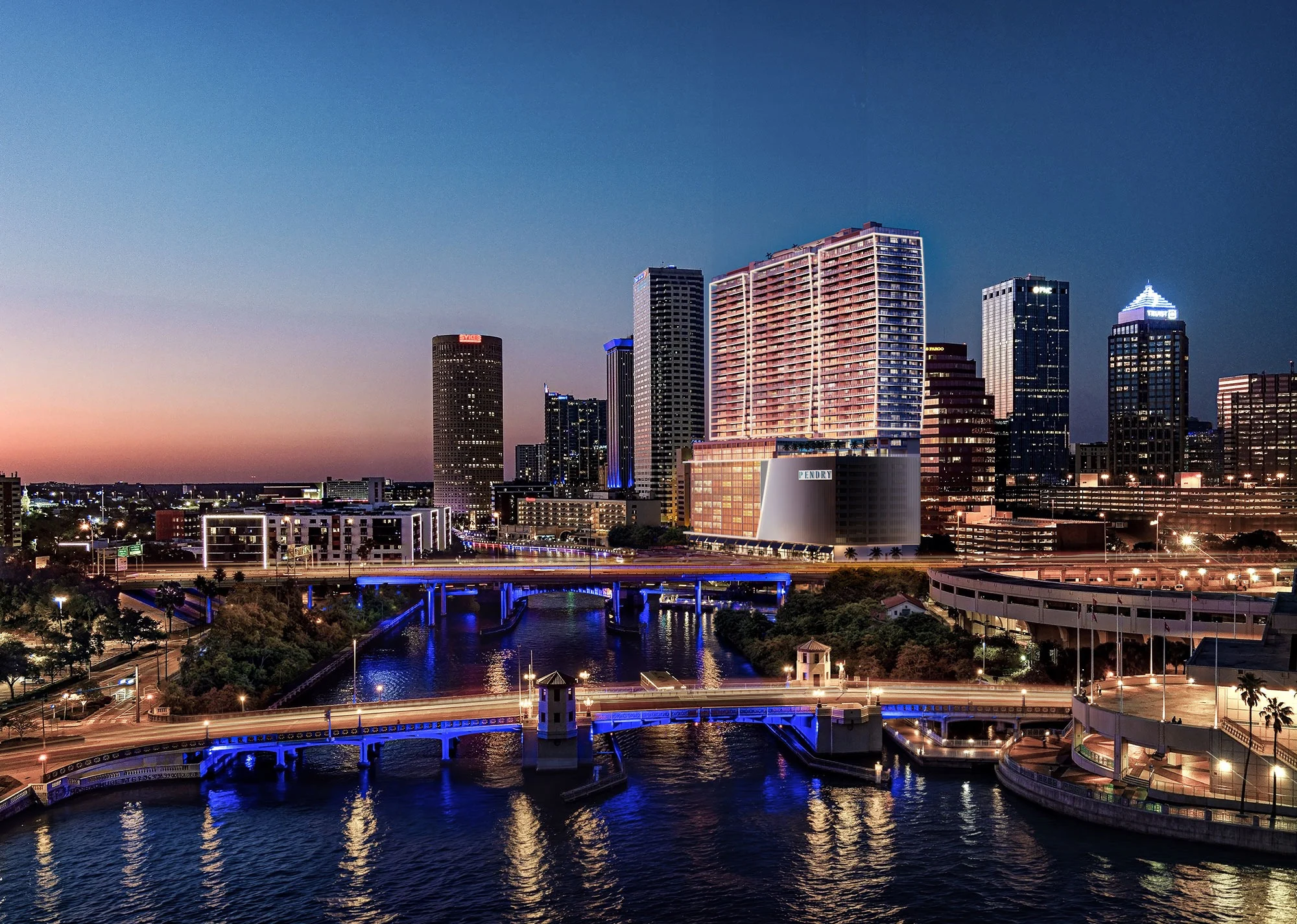 Rendu de la tour Pendry Tampa illuminée au crépuscule au bord de la rivière Hillsborough, à Tampa
