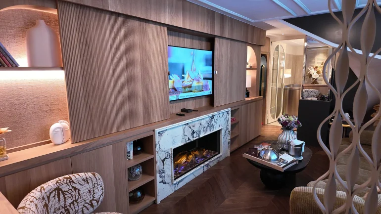 On a testé la Suite Signature de l’hôtel Royal Madeleine, à Paris : notre avis complet, jacuzzi et sauna privés
