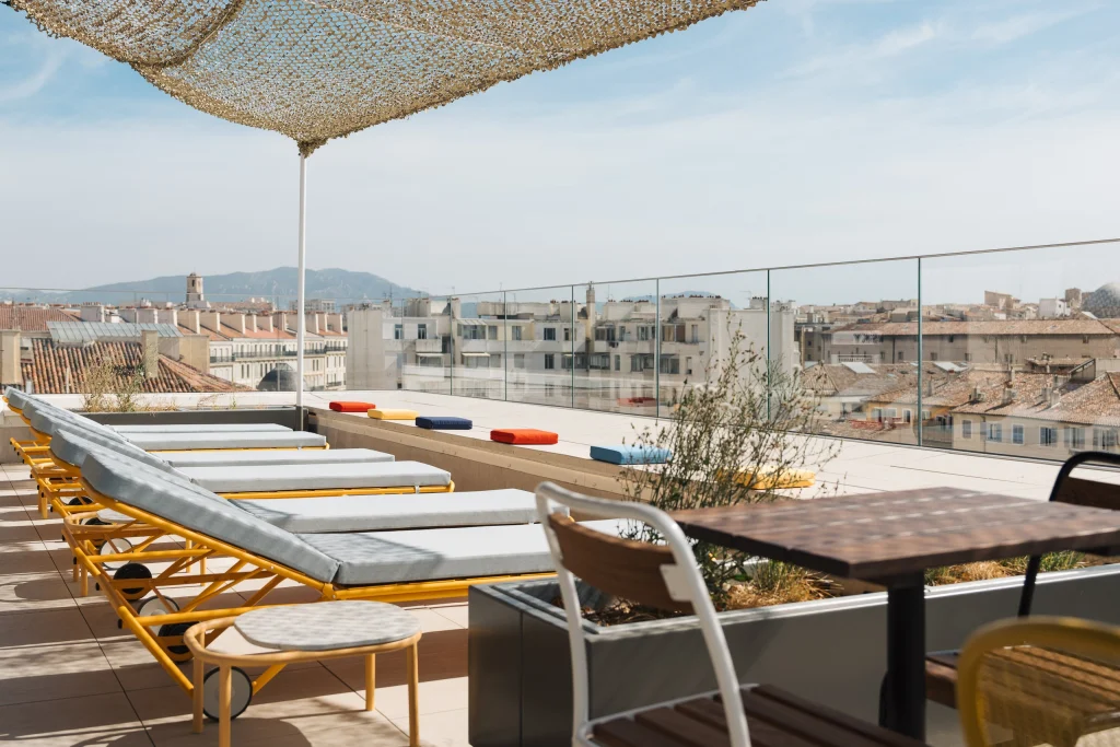 L&rsquo;hôtel Ruby Lilou, premier Ruby de France, ouvre à Marseille avec 237 chambres et un toit-terrasse de 300 m²