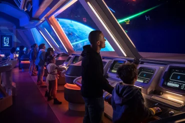 Passagers sur la passerelle de commandement du Halcyon, Star Wars: Galactic Starcruiser, Walt Disney World