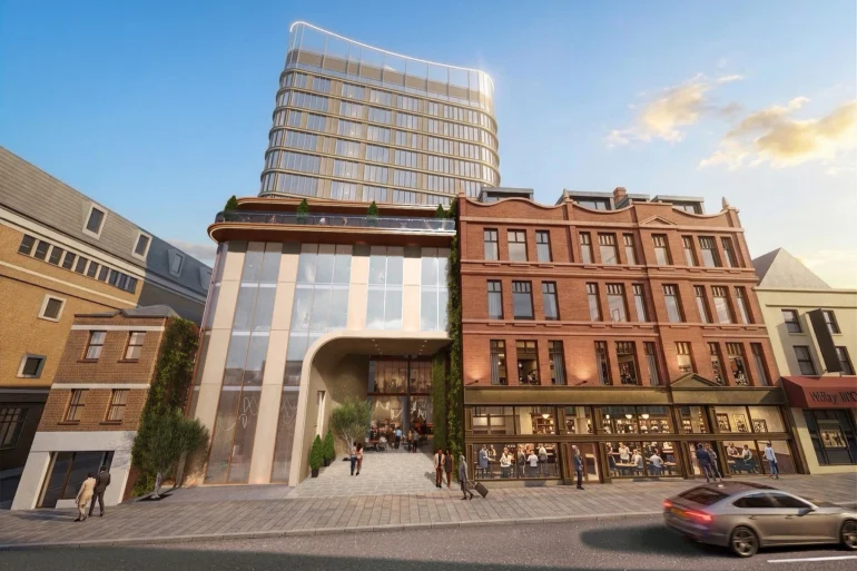 Rendu de la façade de l'hôtel The Ann sur Ann Street à Belfast, avec la tour vitrée et le bâtiment classé Jamison and Green restauré