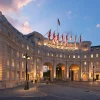 Façade courbe d'Admiralty Arch au crépuscule, côté The Mall, futur hôtel Waldorf Astoria London Admiralty Arch