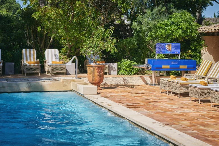 On a testé l’hôtel La Ferme d’Augustin : notre avis complet et la découverte de l’eau hyperionique de sa piscine