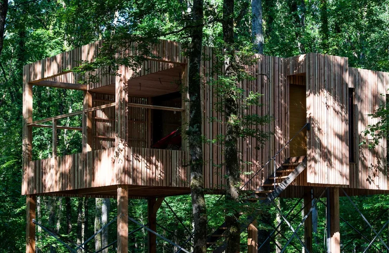 On a testé l’hôtel Loire Valley Lodges, en Touraine : notre avis complet sur ses lodges perchés à jacuzzi