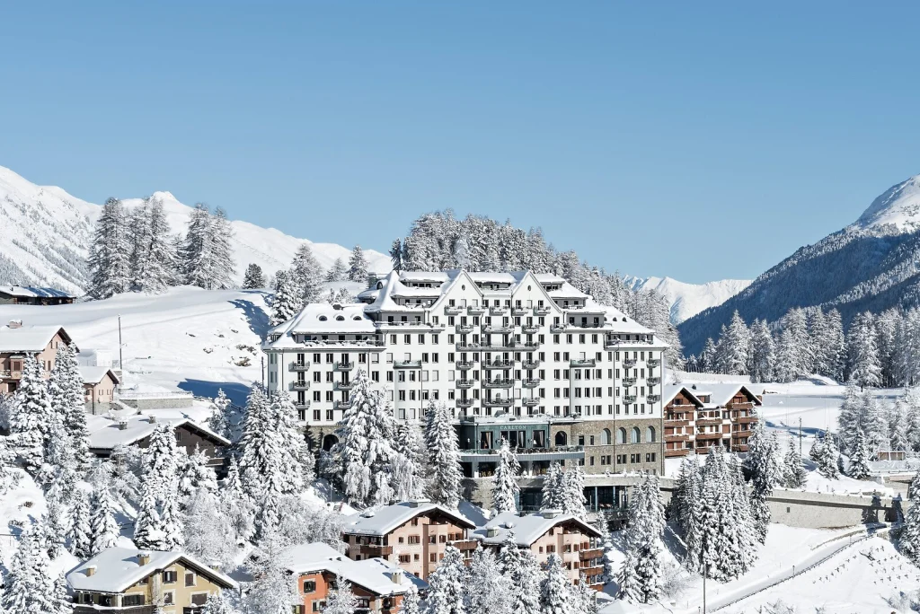 Vom Badrutt’s Palace bis zum Kulm: 7 Luxushotels in St. Moritz für den Winter 2026/27, mit Preisen