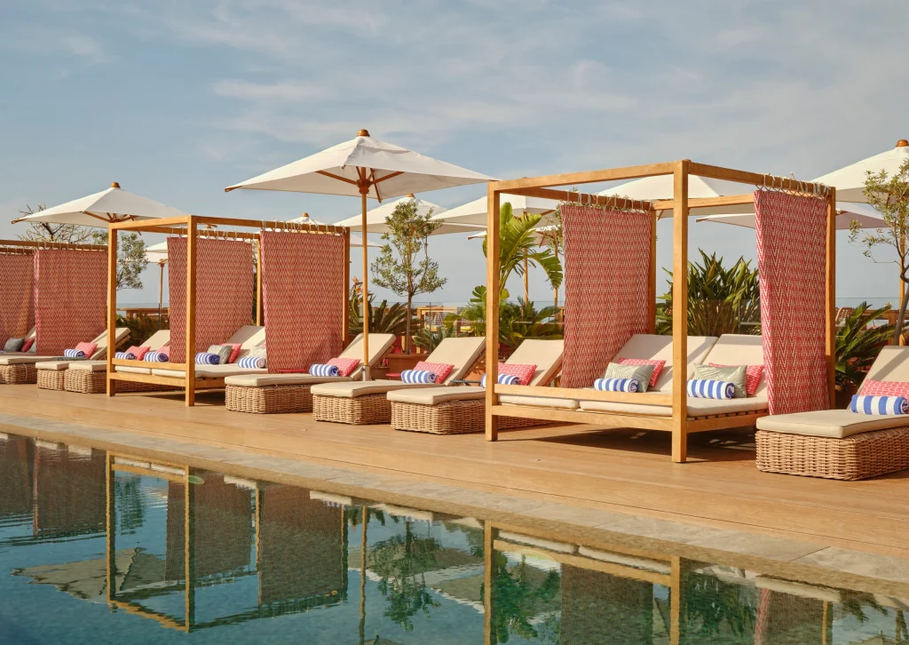 Sous la Vénus de 19 m, l&rsquo;hôtel AC Hotel Nice ferme le 28 octobre pour renaître en Montcalm Nice en mai 2027