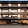 Façade du Capella Kyoto signée Kengo Kuma, l'un des nouveaux hôtels de luxe de Kyoto, à Miyagawa-cho