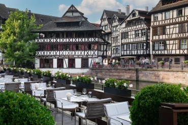 La terrasse de l'Hôtel & Spa Régent Petite France au bord de l'Ill, à Strasbourg