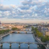 Vue sur la Seine, le Pont-Neuf et la tour Eiffel depuis le palace Cheval Blanc Paris