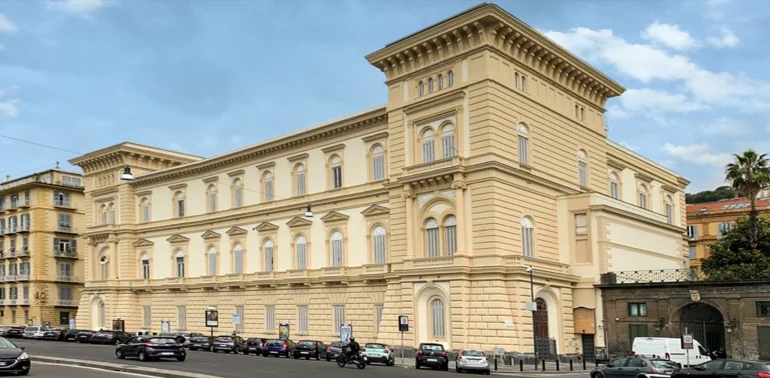 Une piscine sur le toit face au golfe : l’hôtel Palazzo Sirignano de Rocco Forte ouvrira en 2027 à Naples