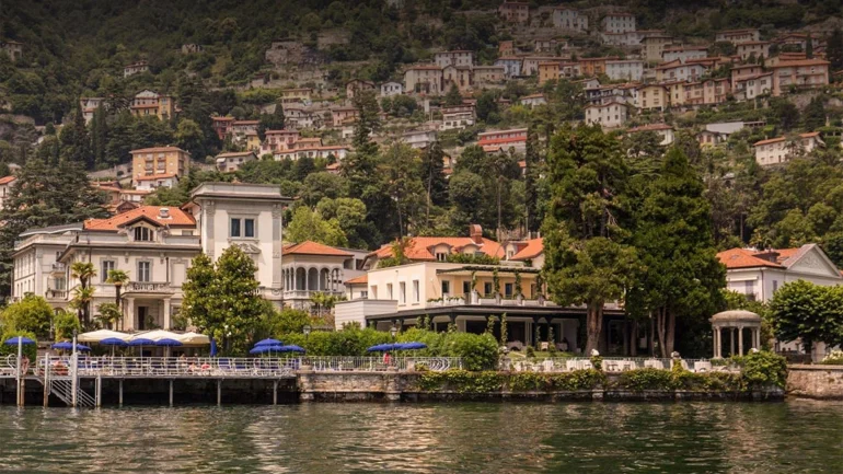 Arriver à l’hôtel en bateau : le resort Raffles Lake Como ouvrira en 2027 sur le lac de Côme, à Moltrasio