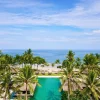 Vue aérienne de la piscine et de la plage de l'InterContinental Bali Resort, baie de Jimbaran