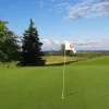 Green et drapeau sur le parcours du Golf de Lyon Verger à Saint-Symphorien-d'Ozon, futur site du Radisson Blu Resort & Spa