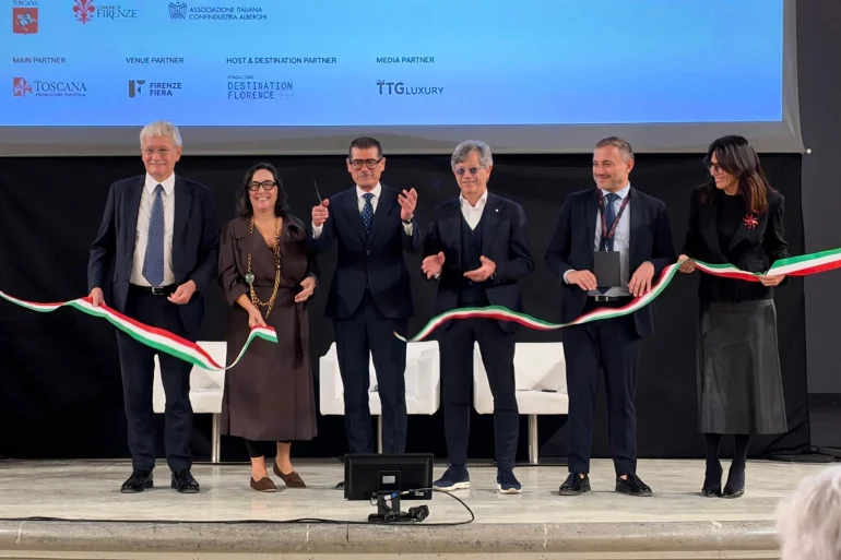 Inauguration du salon AURA The Luxury Travel Event à la Fortezza da Basso de Florence, coupure du ruban le 27 octobre 2026
