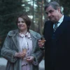 Lies Visschedijk et Frank Lammers dans le rôle de Toos et Gerrit van der Valk, série Netflix Toos
