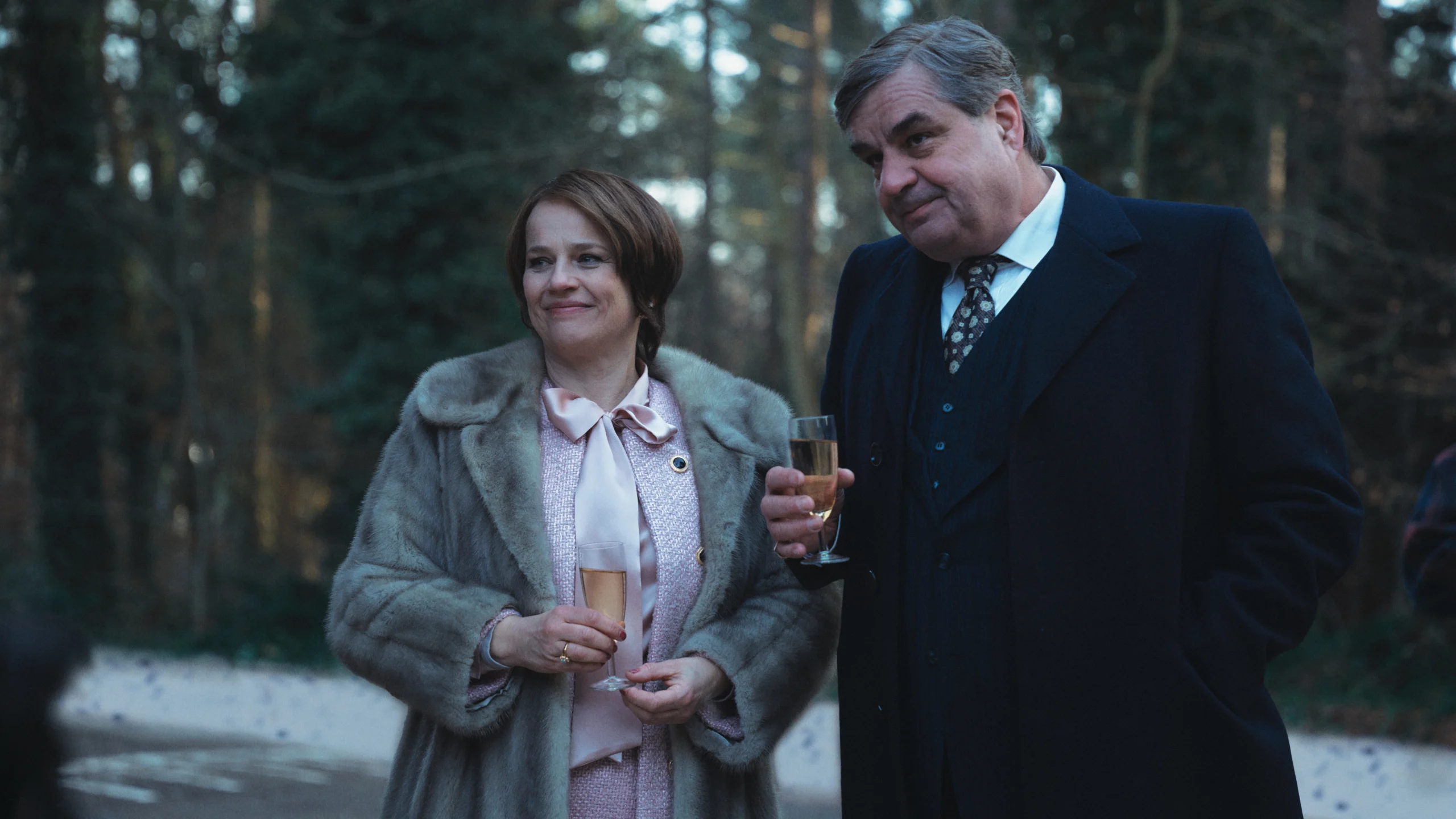 Lies Visschedijk et Frank Lammers dans le rôle de Toos et Gerrit van der Valk, série Netflix Toos