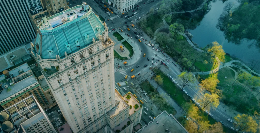 L&rsquo;hôtel The Pierre à New York : la vente à 2 milliards de dollars bute sur un acompte de 100 millions