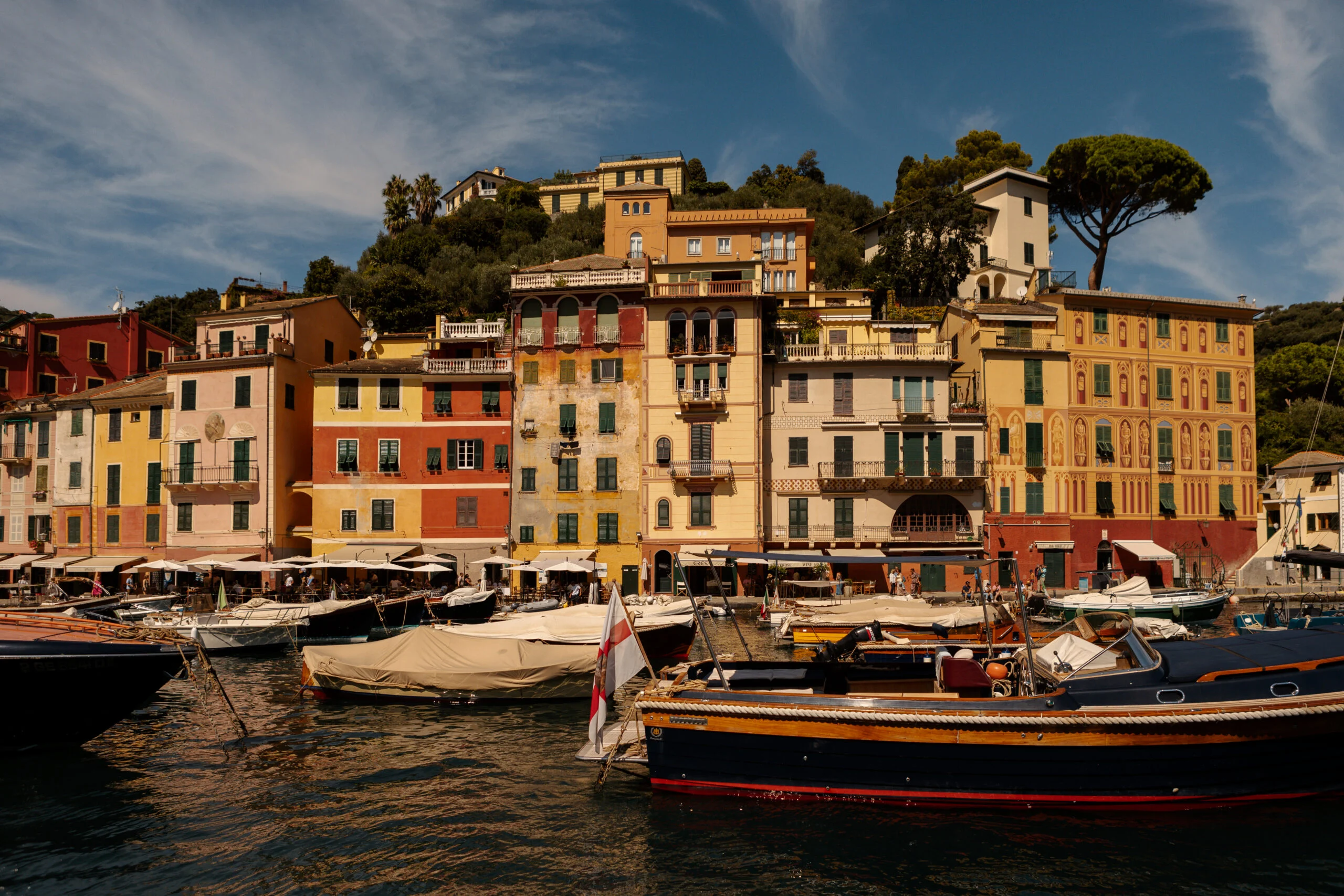 Le port de Portofino et ses façades colorées, étape du voyage Rome, Portofino, Venise et la Toscane de La Dolce Vita Orient Express